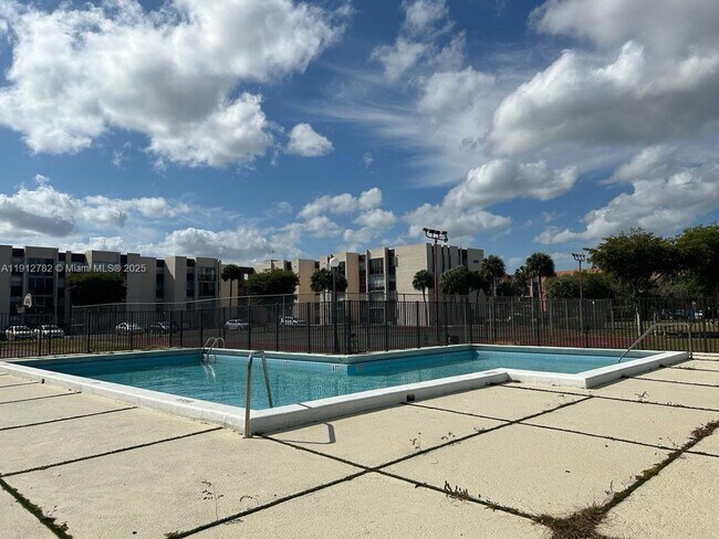 Photo - 9401 SW 4th St Unidad 111