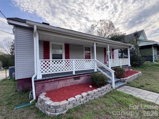 Photo - 65 White St SW