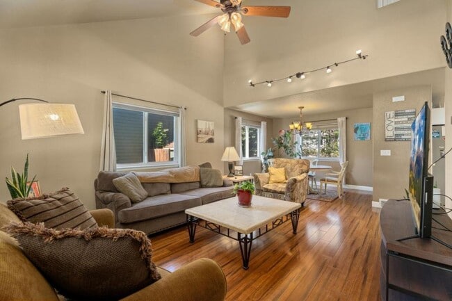 Photo - 749 Eagle Dr