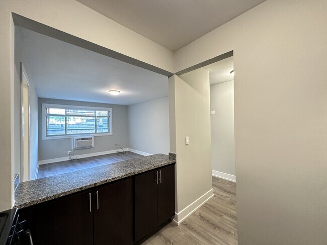 Photo - 533 W Surf St Unit 015