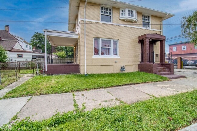 Photo - 5421 Toledo St