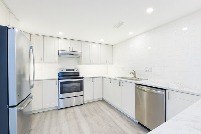 Photo - 61 Dufferin St Unit 2