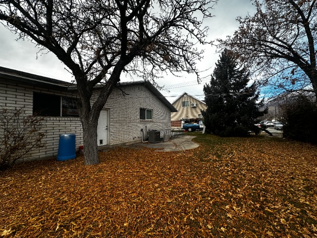 Photo - 310 400 N