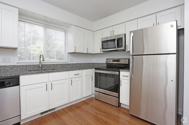 2 R, 2 BA - Kitchen