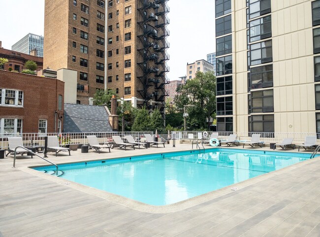 Photo - 70 E Scott St Unidad 706