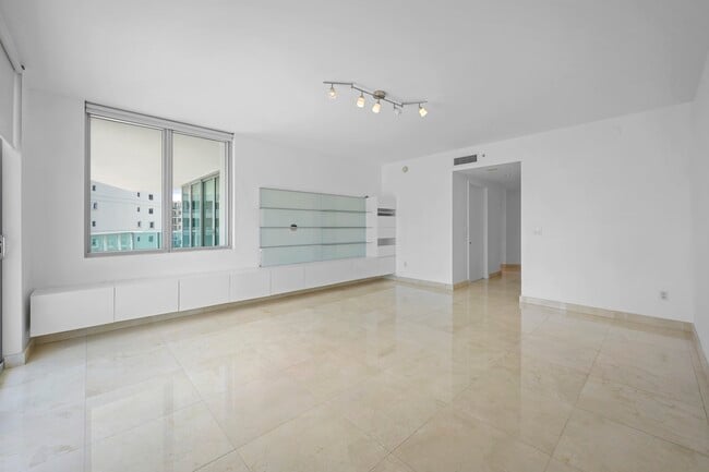 Photo - 1331 Brickell Bay Dr Unit 911