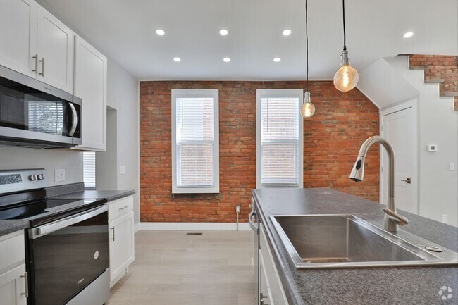 Building Photo - EAST FRANKLINTON ARTIST DISTRICT!  SUNNY N... Rental