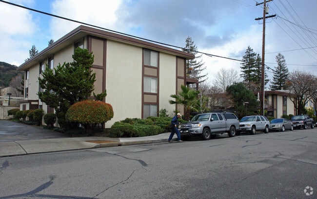 310 ¡Primer ¡St - 310 1st St