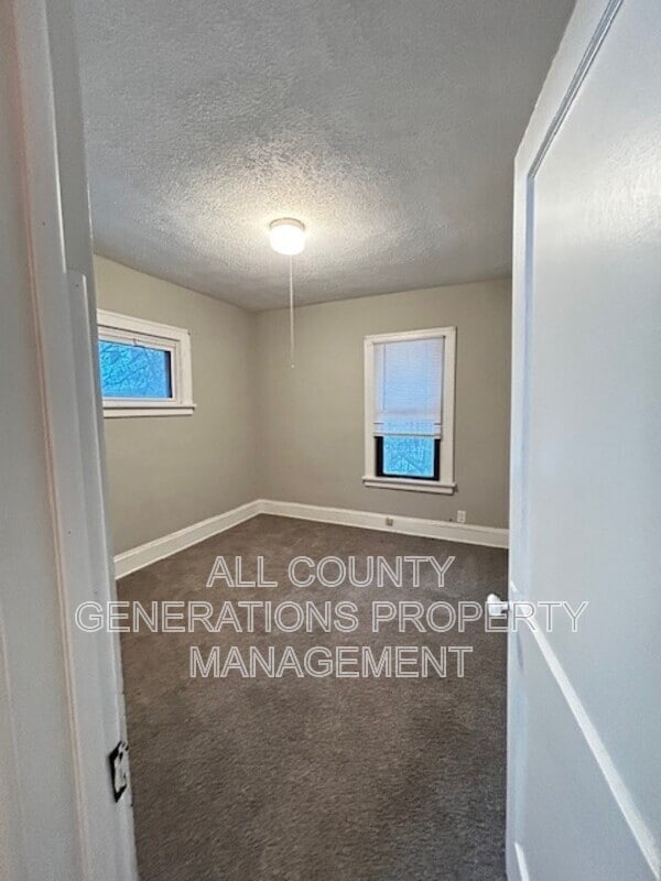 Photo - 9612 Lamontier Ave