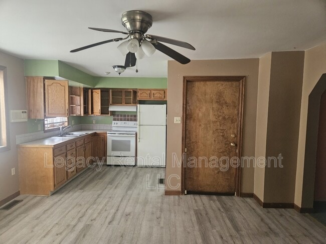 Photo - 341 W 20th St