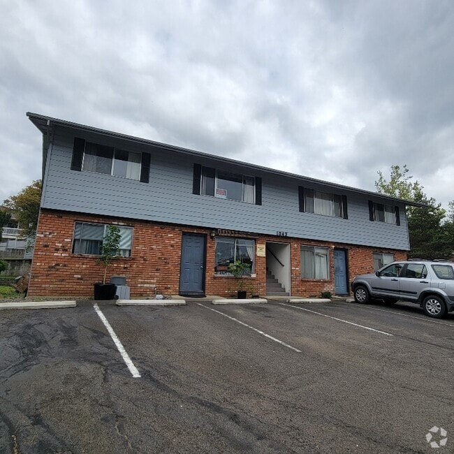 Building Photo - 1043 Lookingglass Rd Unit 1 Rental