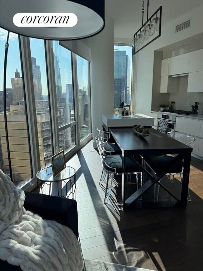 Photo - 222 E 44th St