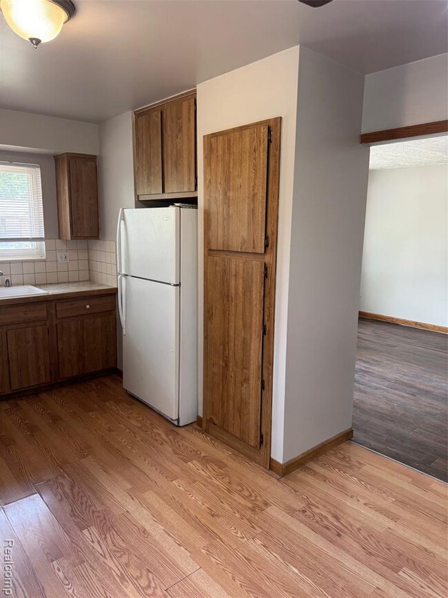 Photo - 24755 Trombley St