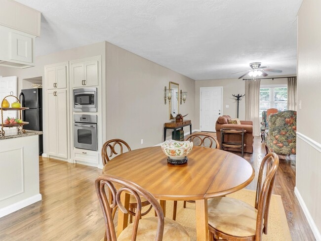 Photo - 805 Bluebonnet Ln