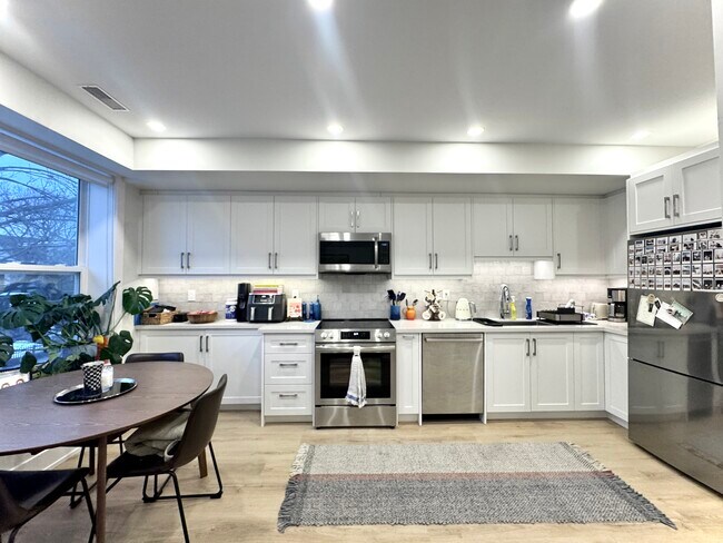 Building Photo - 73 Dewson St Unit 2nd Fl.