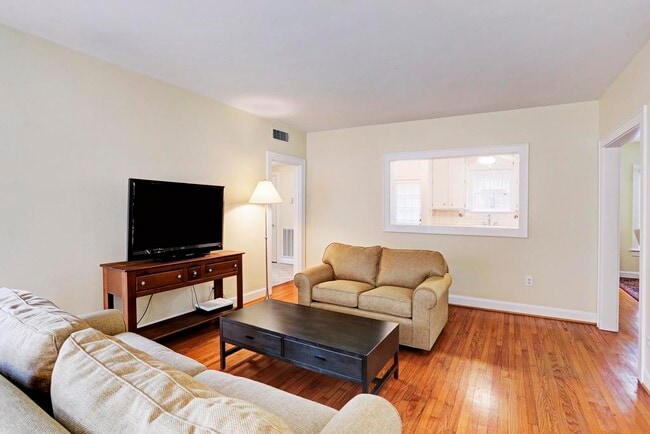 Photo - 2313 Wroxton Rd