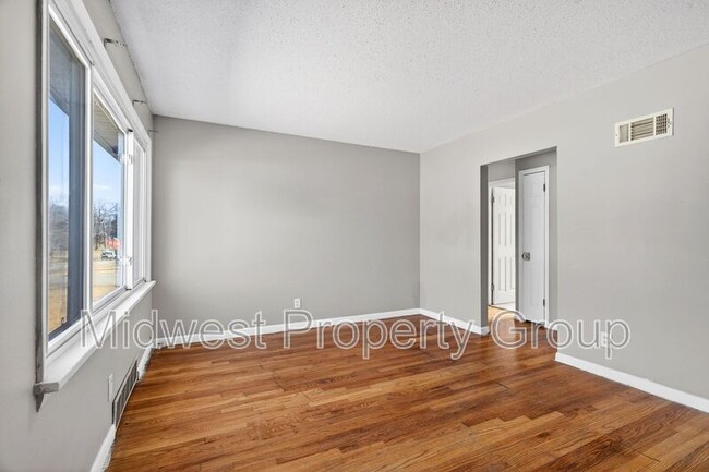 Photo - 8280 Frost Ave