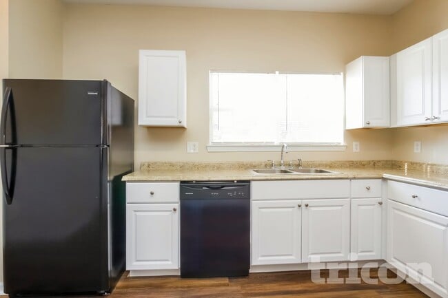 Photo - 128 Hawkeye Ln NW