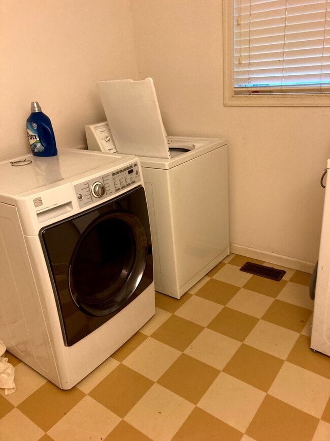 Photo - 1132 Shanghai Rd