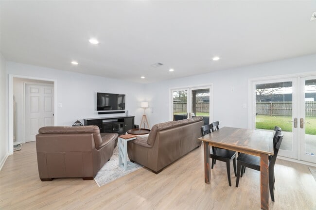 Photo - 6435 Woodbrook Ln