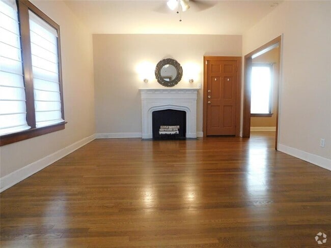 Building Photo - 1915 Cleburne St Unit 2 Rental