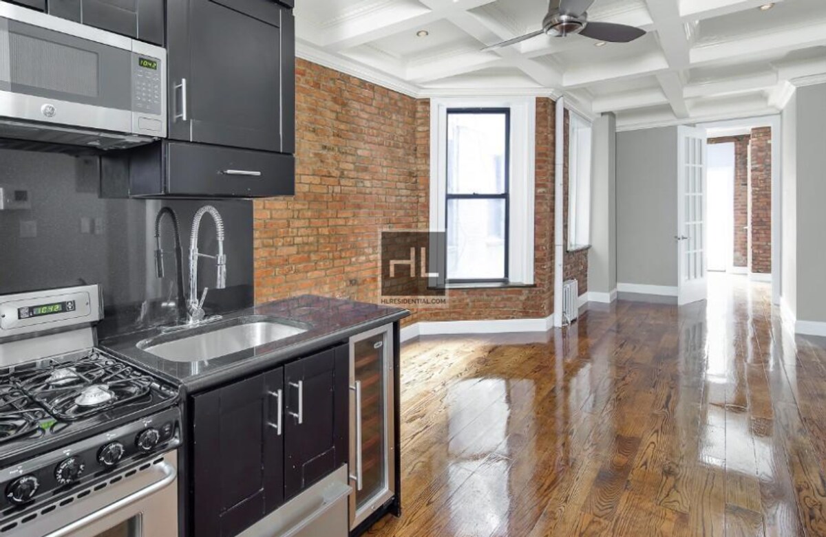 Photo - W 103RD ST. Unidad 4FE