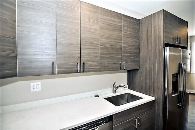 Photo - 2230 N Sawyer Ave Unidad G