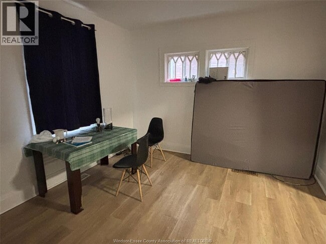 Photo - 442 Erie St W