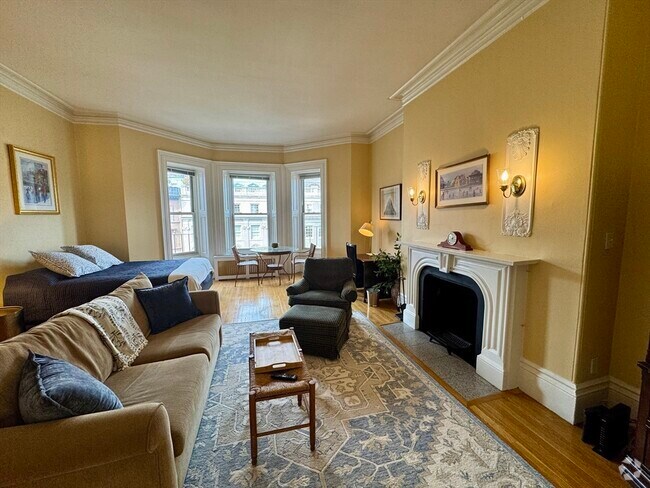 Building Photo - 169 Beacon St Unit 4-1 Rental