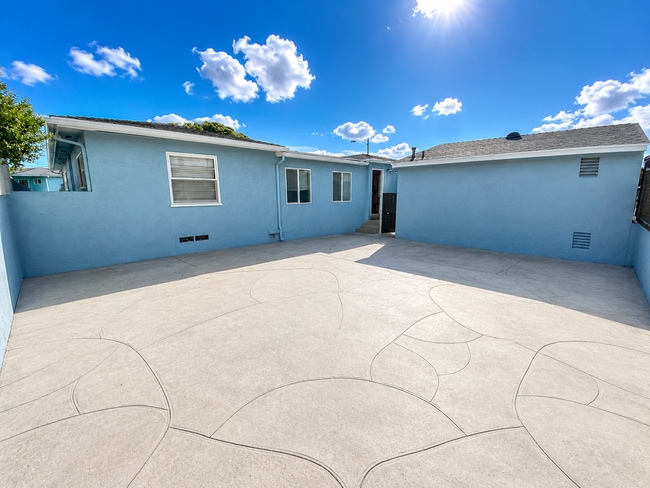 Building Photo - LARGE 4 Bedroom Home on Mesita! (Enclosed Back Yard!!)