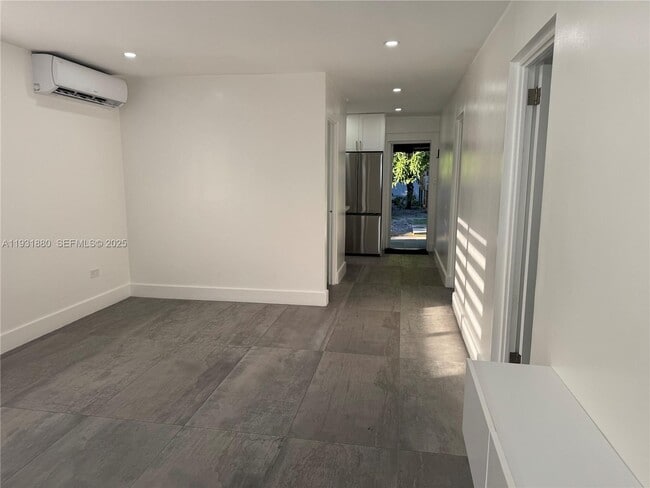 Photo - 731 E 19th St