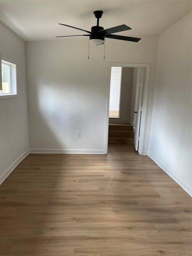 Photo - 326 E 1st St