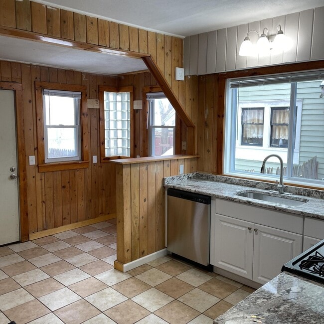 Photo - 331 W Ostrander Ave