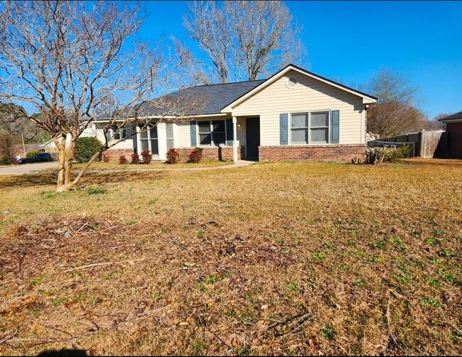 Building Photo - North Columbus 3 Bedrooms 2 Baths fenced