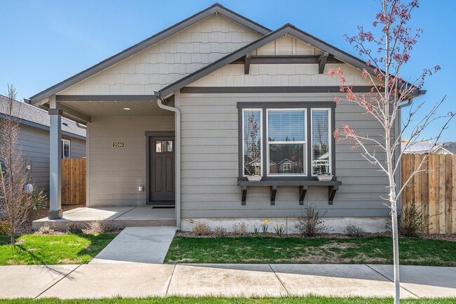 Building Photo - Newer 3 Bedroom / 2 Bathroom Home In NW Re...