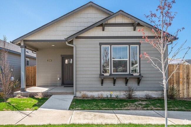 Building Photo - Newer 3 Bedroom / 2 Bathroom Home In NW Re...