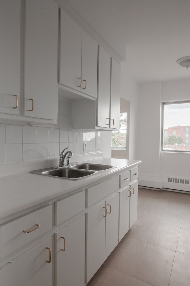 Photo - 809 Av. Bloomfield Unit 502