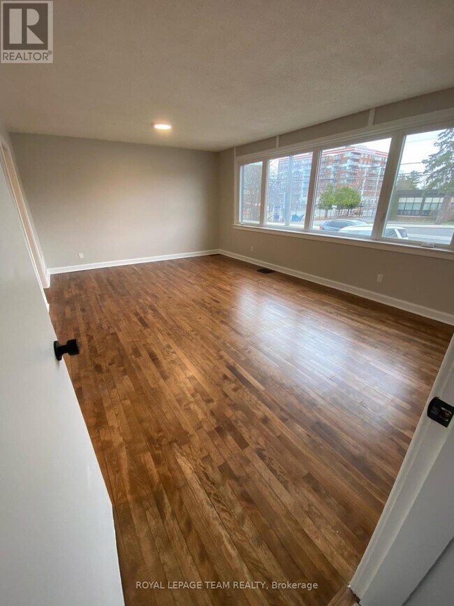 Photo - 228 Woodroffe Ave Unit 1