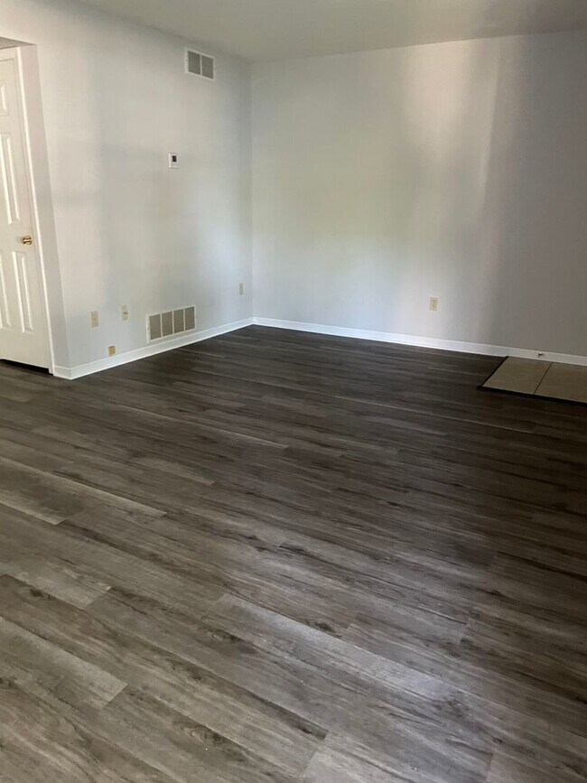 2213-2215 Live Oak Ln.