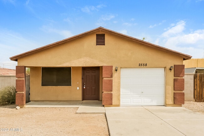 Building Photo - 2558 E Broadway Rd Rental
