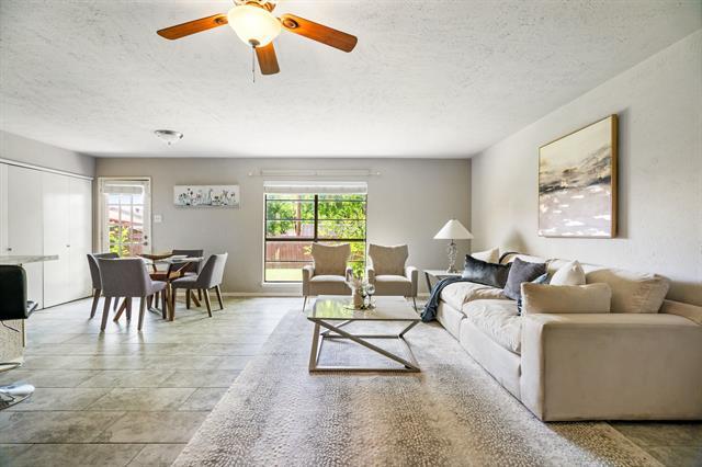 Photo - 122 W Way Dr