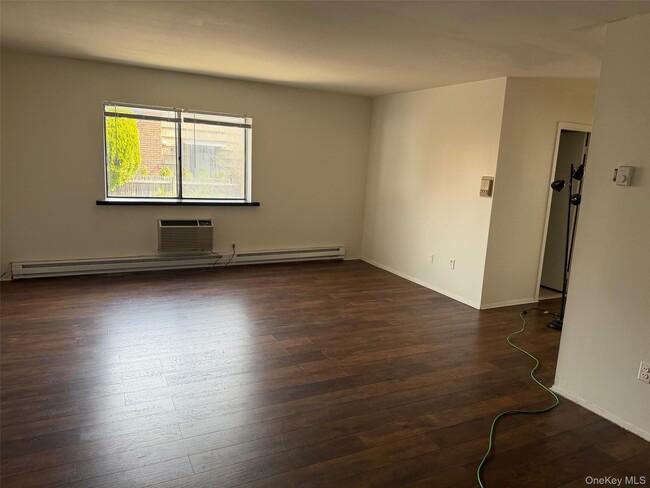 Photo - 530 Hudson Ave Unit B4