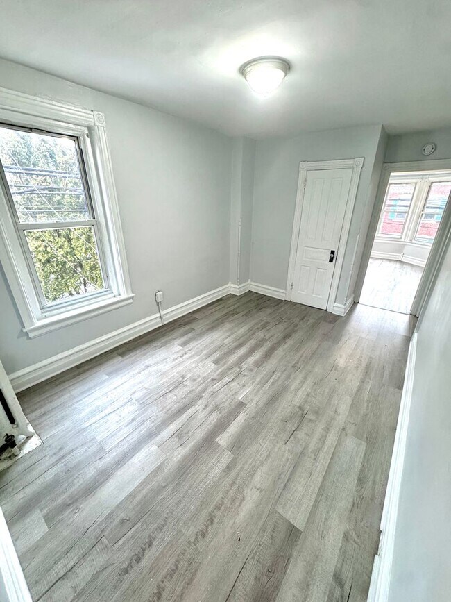 Photo - 924 W Turner St Unit 2