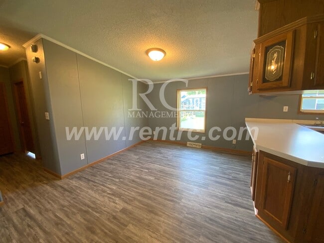 Photo - 911 Central-