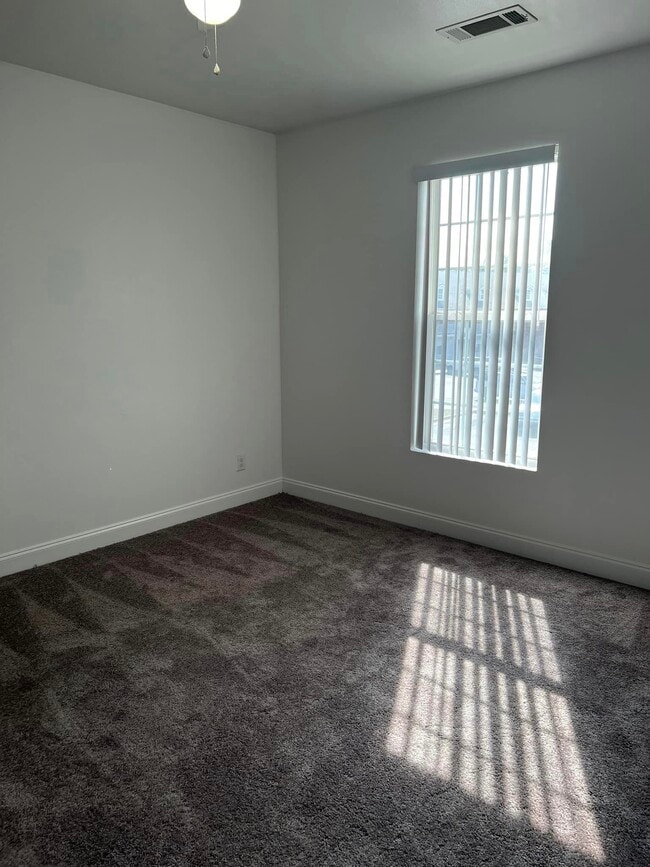 1 BR, 1 BA - 735 SF