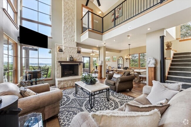 Building Photo - 13801 Lakeview Dr Rental