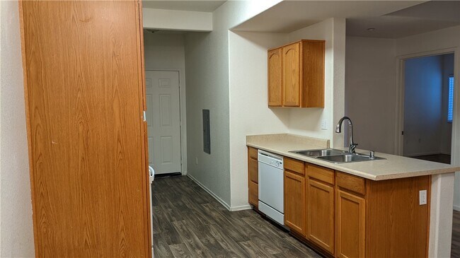 Photo - 41410 Juniper St