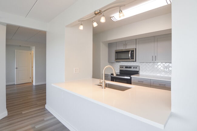 Photo - Reservoir Towers