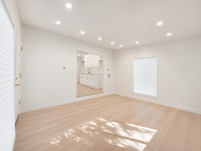 Photo - 8 Woodland Cir N