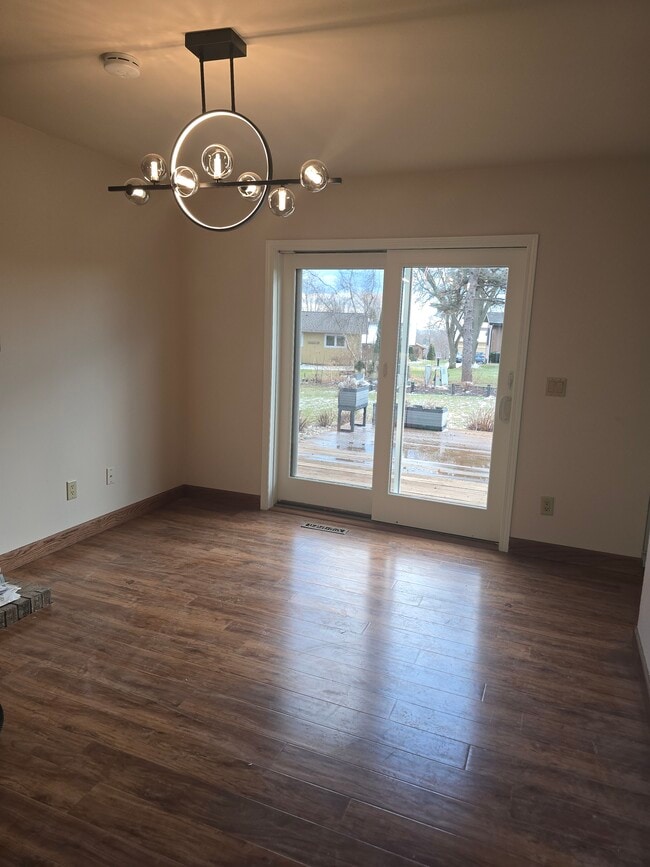 Photo - 828 Cedar Ct